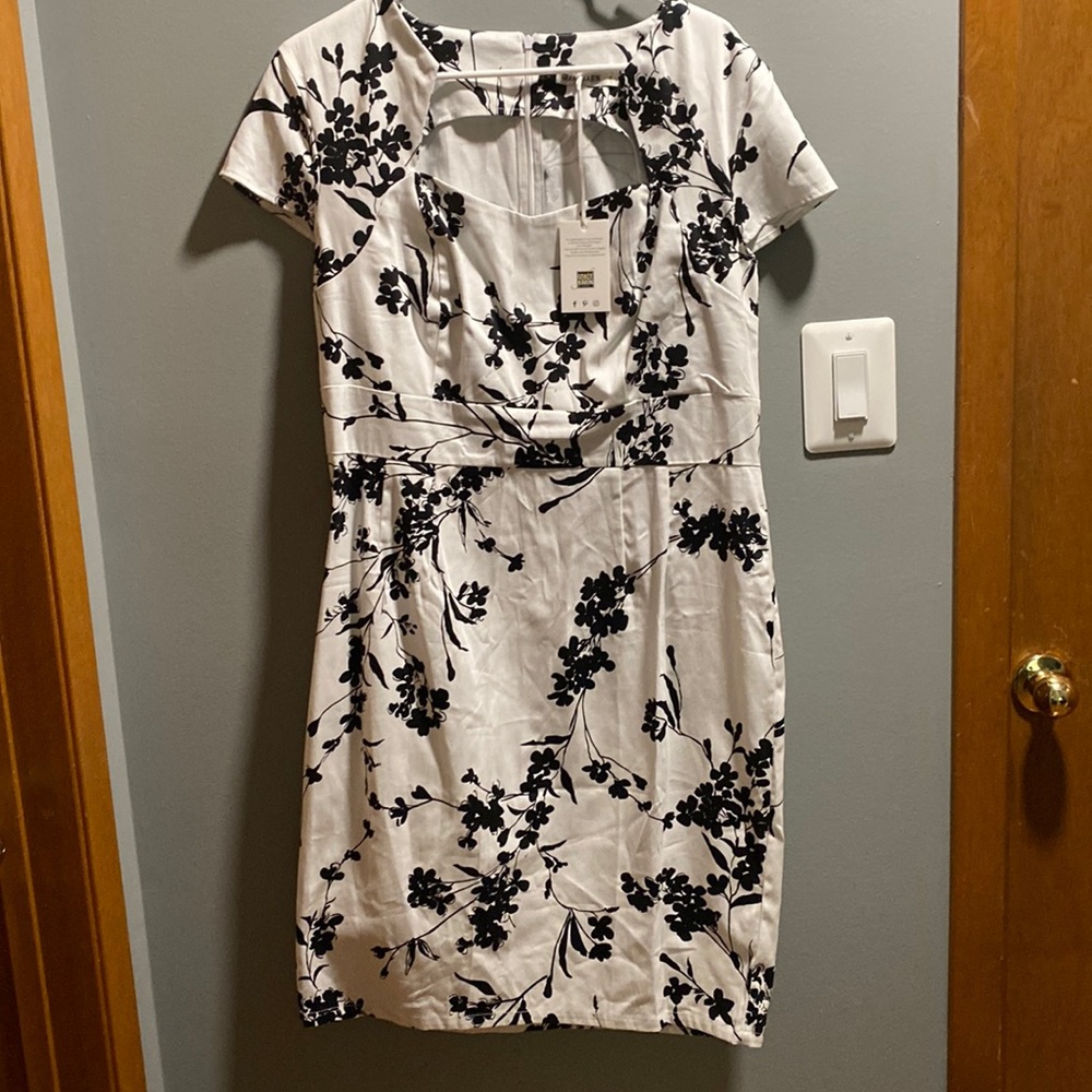 BRAND NEW WOMANS DRESS SIZE X-LARGE! NWT! SMOKE FREE HOME!